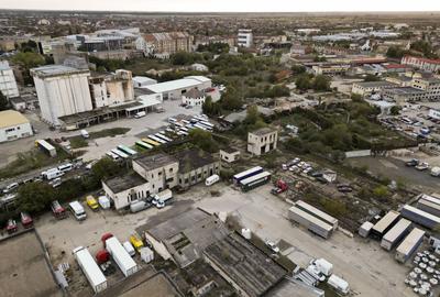 Teren industrial de 6,820mp Strada Poetului - 12