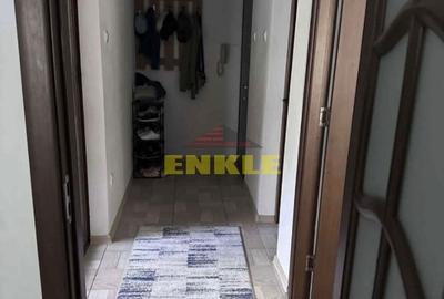 De vanzare apartament cu 2 camere, zona Scolii 7. - 2