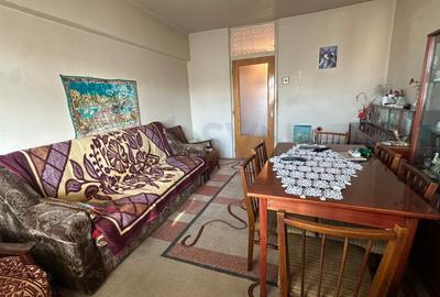 Apartament cu 3 camere decomandat în Aviației