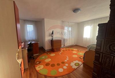 Casa cu 5 camere de vanzare in Priseaca 450 mp teren - 11