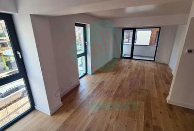 Apartament cu 3 camere semidecomandat în Calea Călărașilor