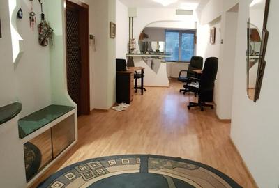 Apartament trei camere decomandate, mobilat si utilat, etaj unu, ultracentral - 2
