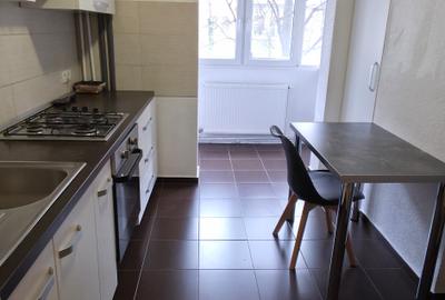 Apartament cu 2 camere decomandat în Complex Studențesc
