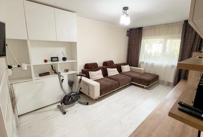 Apartament cu 3 camere decomandat în Micro 17