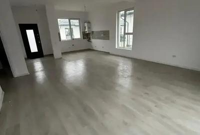 Casă cu 4 camere în Tunari