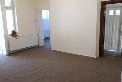 Apartament cu 2 camere semidecomandat în Victoriei