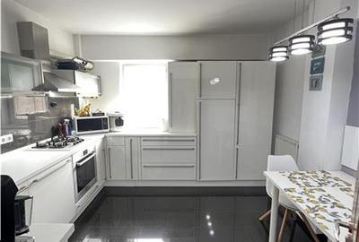 Apartament 3 camere mobilate utilate 2 bai pivnita zona Turnisor Sibiu - 12