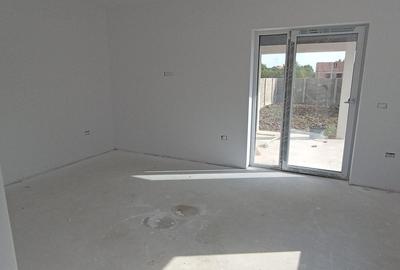 Sanandrei, Duplex pe Etaj, Drum Asflatat, Bucatarie Separata - 13