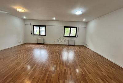 VILA CU 5 CAMERE LA INCHIRIERE PE MALUL LACULUI STRAULESTI - 4