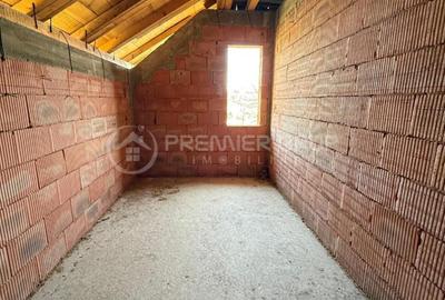 Vila 8 camere 2 bai 219mp, Rediu, front stradal si acces auto - 12