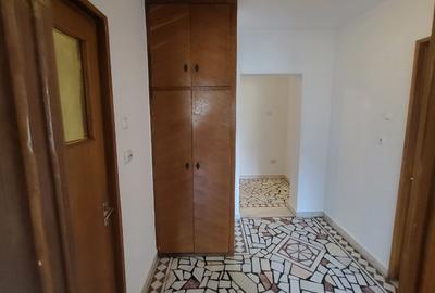 PIATA 1 MAI  4 camere spatios  zugravit 3 balcoane inchise - 10