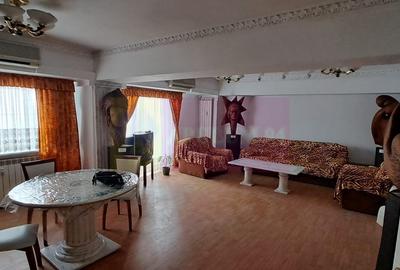 Apartament cu 3 camere decomandat, mobilat în Decebal