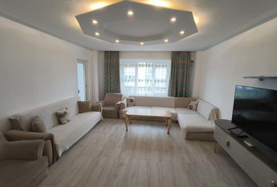 Apartament cu 3 camere decomandat, mobilat în Păcii