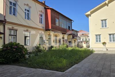 Apartament cu 2 camere semidecomandat, mobilat în Central