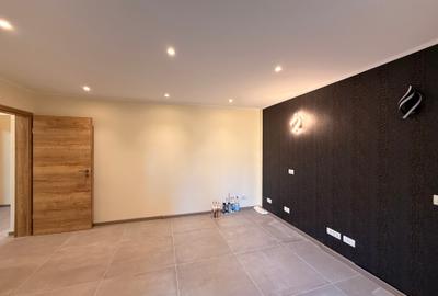 Apartament cu 3 camere decomandat în Complex Studențesc