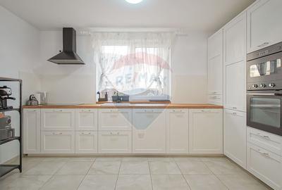 Casă individuală cu 4 camere în Sânpetru