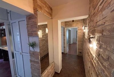 Apartament cu 3 camere decomandat în Gară