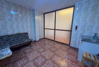 Vanzare-Sebastian, parc ,2 camere, 1/8, decomandat, bl. 95, liber, 118000 E - 4