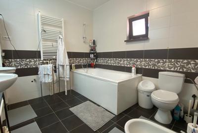 Se vinde URGENT Vila 6 camere Otopeni zona 23 August - 16