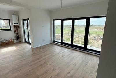 Vand Duplex pe parter 3 camere Mosnita Noua cu Canalizare Comision 0 - 9