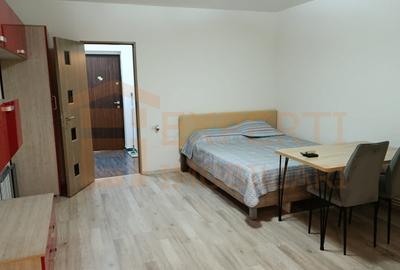 Garsonieră decomandată în Far