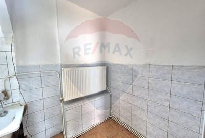 Casa de vanzare pretabila locuinta sau afacere | 13 Septembrie - 13