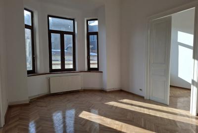 URGENT!, Unirii-Teatrul Evreiesc, et. 1/P+2+M in vila arhitectonica, NEGOCIABIL - 1