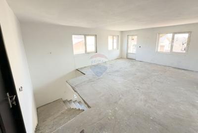 Casă / Vilă cu 8 camere de vânzare în zonă centrală - Urlati - 20