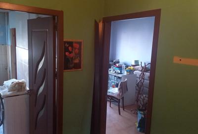 Garsonieră decomandată în Titan