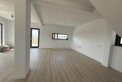 Casă 4 camere de închiriat | spațiu versatil, nemobilat, curte proprie - 2