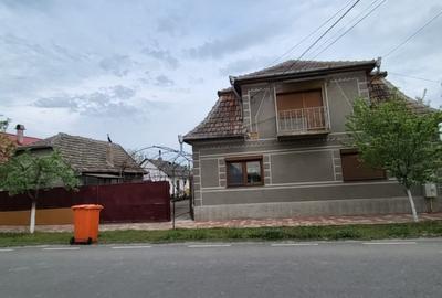Casă individuală cu 4 camere în Central