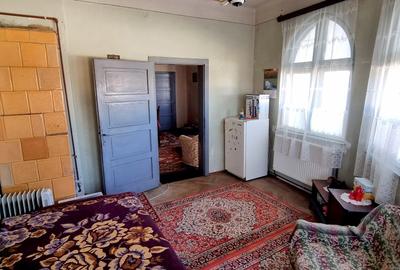 Vilă interbelica cu suflet, curte mare și vedere spre dealuri - 9