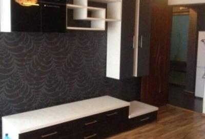 Garsonieră decomandată în Titan