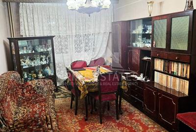 De vanzare apartament 4 camere  Teiul Doamnei -Lacul Tei - 1