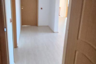 Casa Ghimbav, 8 camere,  S+P+M,teren 736 mp, pretabila locuinta, birouri, cazare - 24