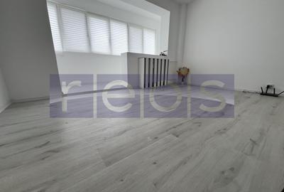 Apartament cu 3 camere decomandat în Titan