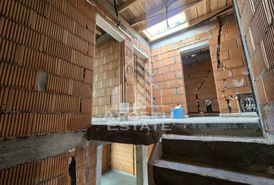 Jumatate de duplex de vanzare, modern, cu 4 camere si 2 bai, Sag, vatra satului - 11