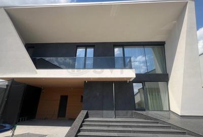 Casă individuală cu 5 camere în Central