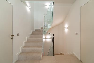 Vilă Contemporană Dorobanți: Fotovoltaice, Pompe de Căldură și Parcare - 8