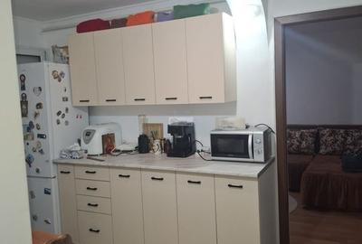 Apartament 3 camere,etaj 3/3,  renovat,65000 euro neg, Policlinica 2 - 1