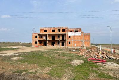 PROPRIETAR, persoana juridica, BLOC 7 ap + ! SAD la parter, langa PADURE si LAC - 5