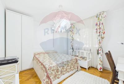 Apartament cu 4 camere de vanzare, Centrala proprie, 13 Septembrie - 23