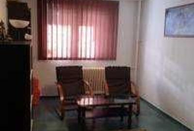 Apartament cu 3 camere semidecomandat în Titan