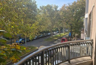 Apartament cu 5 camere decomandat în Primăverii