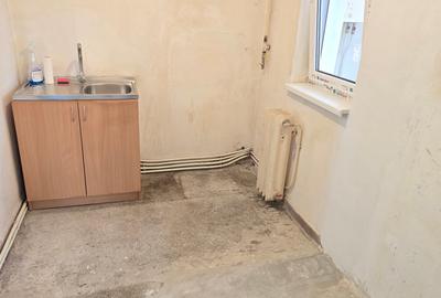 Vand apartament 2 camere decomandat in Deva, zona Gojdu, etaj 1, bloc de 4 etaje - 4