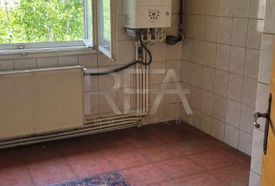 Apartament cu 3 camere decomandat în Sebastian