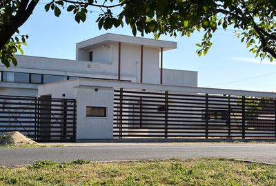 Vila / Birouri / Clinica  650 mp + 3000 mp teren - 1