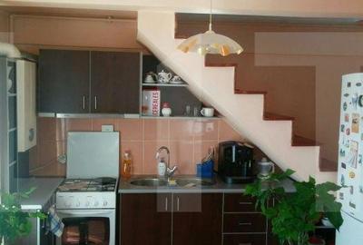 Apartament cu 5 camere semidecomandat, mobilat în Iris