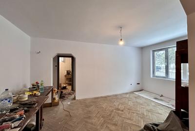 Apartament cu 3 camere semidecomandat în Nord