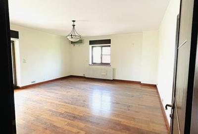 VANZARE VILA 8 CAMERE 652 mp teren zona Sisesti Sector 1 - 2
